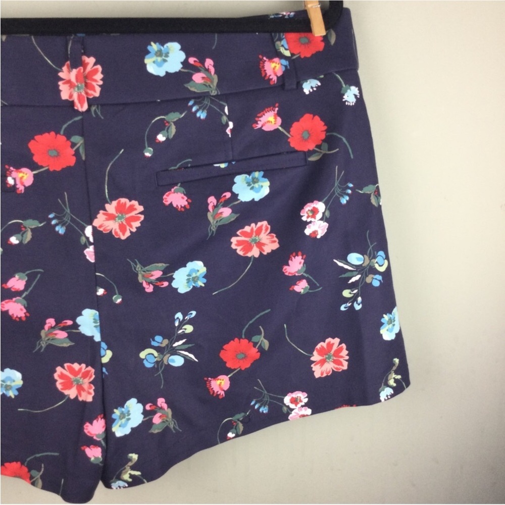 Loft Riviera Floral Print Classic Fit 4” Navy Shorts Size 14 - Picture 4 of 10